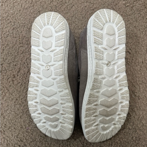 Source Unknown beige- Gray Canvas Sneakers with White Laces. Similar to Hey dude - Picture 3 of 3